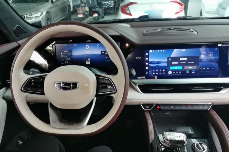 Used Geely Auto Monjaro L 2021 2.0TD DCT EVO Two-Wheel Drive Prestige Version Center Console