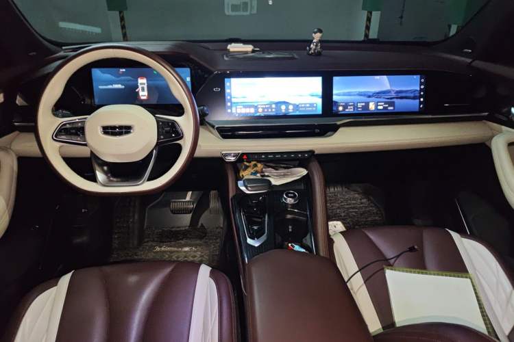 Used Geely Auto Monjaro L 2021 2.0TD High-Power Automatic All-Wheel-Drive Flagship Version Center Console