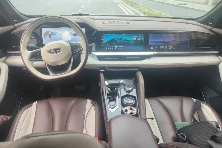 Used Geely Auto Monjaro L 2021 2.0TD DCT EVO Two-Wheel Drive Smart Luxury Version Center Console
