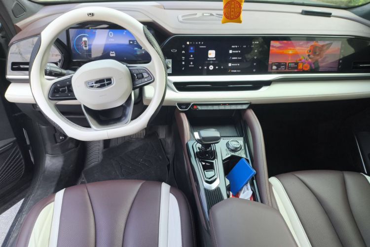 Used Geely Auto Monjaro L 2021 2.0TD DCT EVO Two-Wheel Drive Prestige Version Center Console