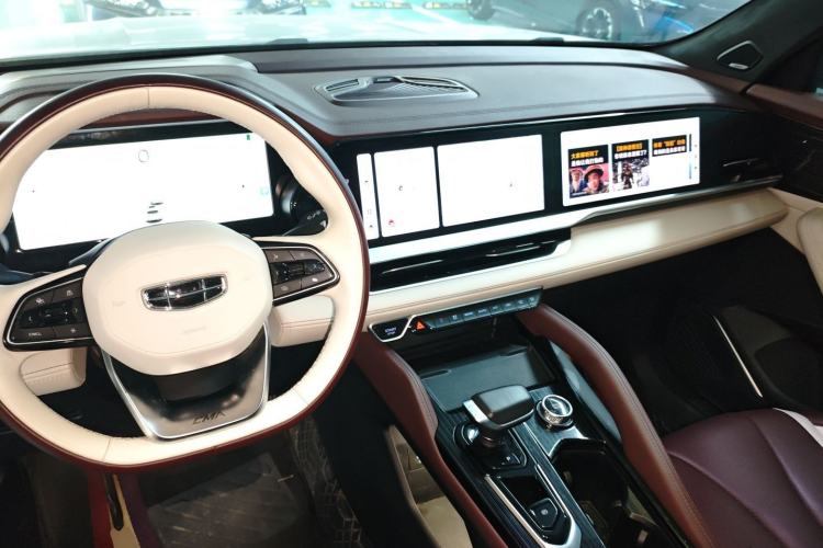 Used Geely Auto Monjaro L 2021 2.0TD DCT EVO Two-Wheel Drive Smart Luxury Version Center Console
