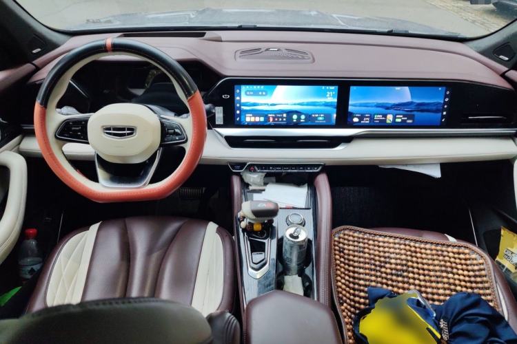 Used Geely Auto Monjaro L 2021 2.0TD High-Power Automatic All-Wheel-Drive Flagship Version Center Console