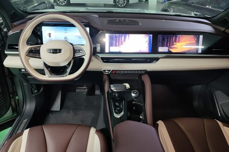 Used Geely Auto Monjaro L 2021 2.0TD DCT EVO Two-Wheel Drive Prestige Version Center Console