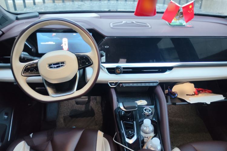 Used Geely Auto Monjaro L 2021 2.0TD DCT EVO Two-Wheel Drive Prestige Version Center Console
