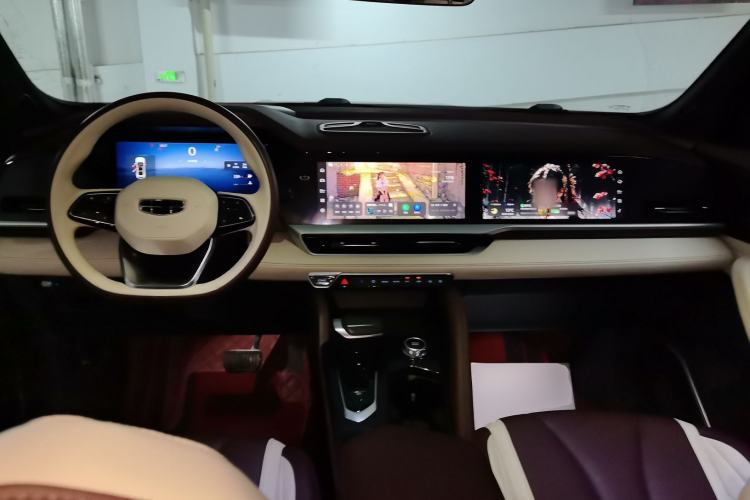 Used Geely Auto Monjaro L 2021 2.0TD DCT EVO Two-Wheel Drive Prestige Version Center Console