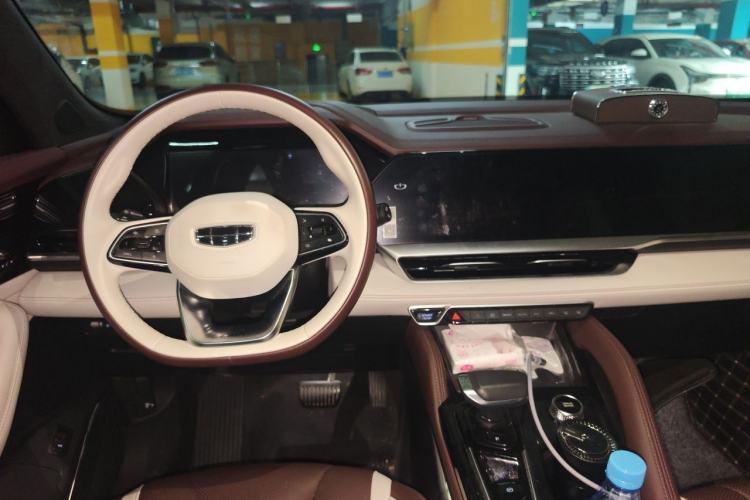 Used Geely Auto Monjaro L 2021 2.0TD DCT EVO Two-Wheel Drive Prestige Version Center Console
