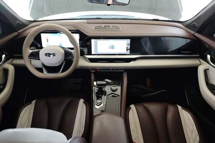 Used Geely Auto Monjaro L 2021 2.0TD DCT EVO Two-Wheel Drive Prestige Version Center Console
