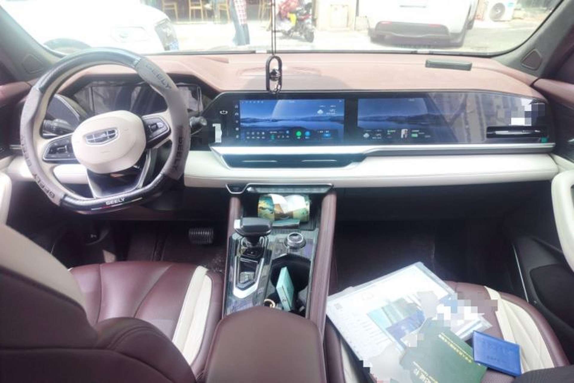 Used Geely Auto Monjaro L 2021 2.0TD DCT EVO Two-Wheel Drive Prestige Version Center Console