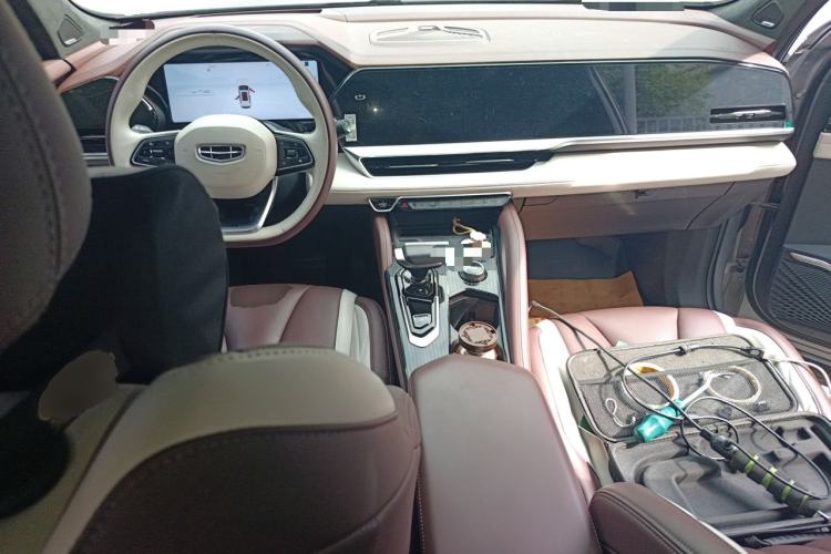 Used Geely Auto Monjaro L 2021 2.0TD High-Power Automatic All-Wheel-Drive Flagship Version Center Console