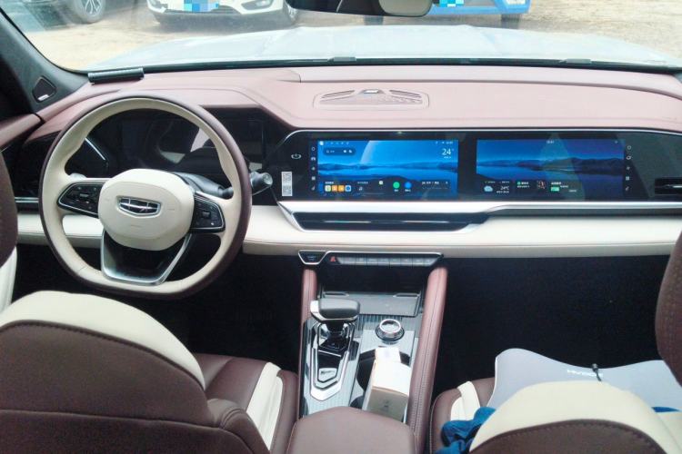 Used Geely Auto Monjaro L 2021 2.0TD DCT EVO Two-Wheel Drive Smart Luxury Version Center Console
