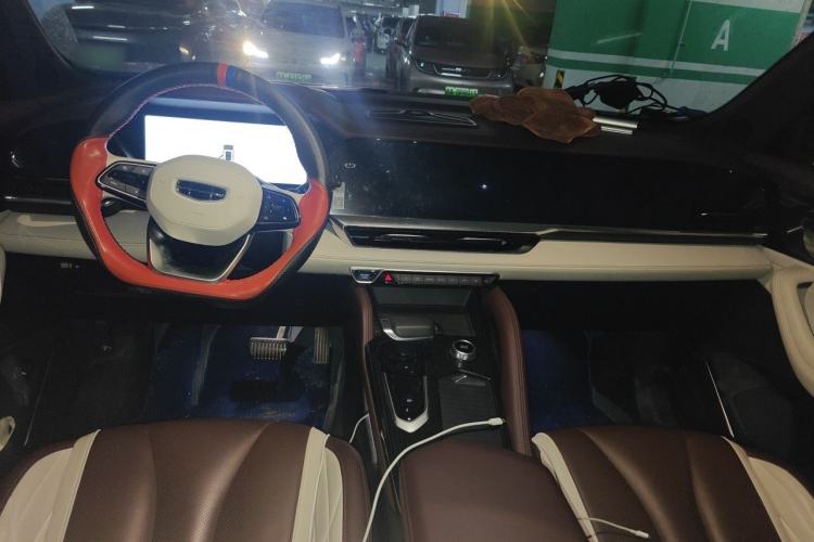 Used Geely Auto Monjaro L 2021 2.0TD DCT EVO Two-Wheel Drive Prestige Version Center Console