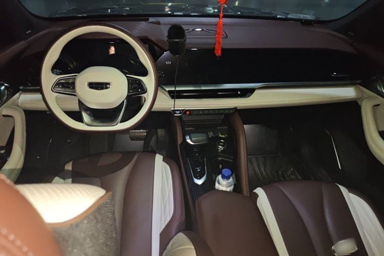 Used Geely Auto Monjaro L 2021 2.0TD High-Power Automatic All-Wheel-Drive Flagship Version Center Console