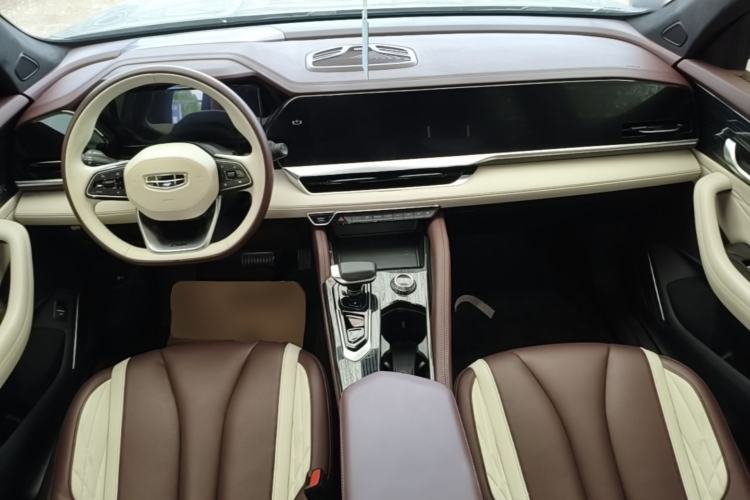 Used Geely Auto Monjaro L 2021 2.0TD DCT EVO Two-Wheel Drive Prestige Version Center Console