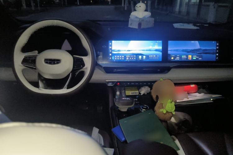 Used Geely Auto Monjaro L 2021 2.0TD DCT EVO Two-Wheel-Drive Flagship Version Center Console