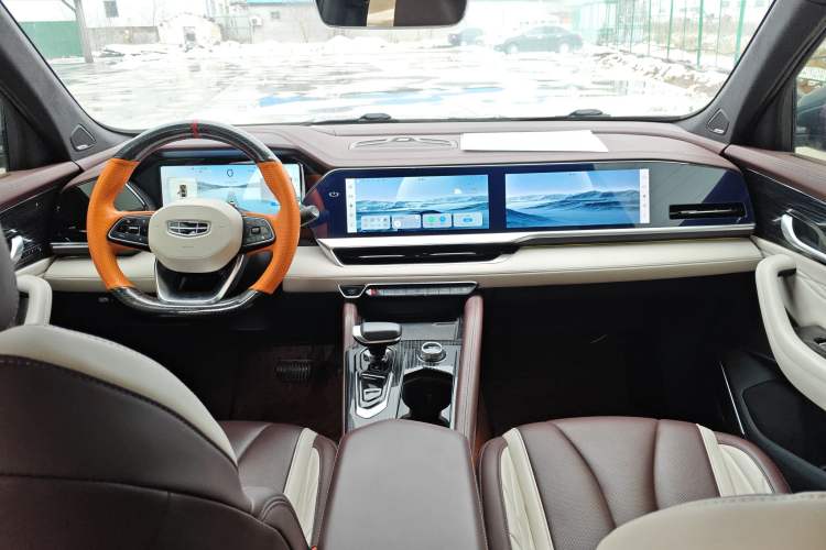 Used Geely Auto Monjaro L 2021 2.0TD High-Power Automatic All-Wheel-Drive Flagship Version Center Console