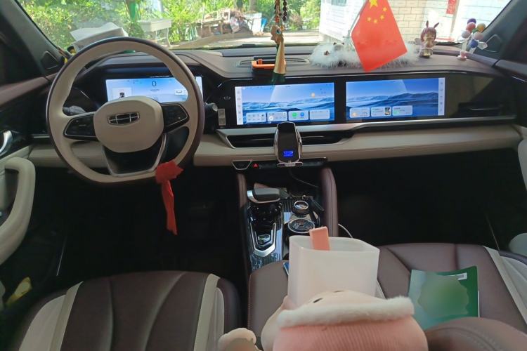 Used Geely Auto Monjaro L 2021 2.0TD DCT EVO Two-Wheel Drive Prestige Version Center Console
