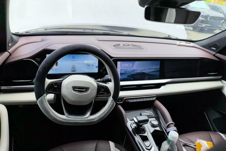 Used Geely Auto Monjaro L 2021 2.0TD DCT EVO Two-Wheel Drive Smart Luxury Version Center Console