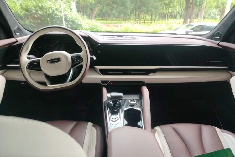 Used Geely Auto Monjaro L 2021 2.0TD DCT EVO Two-Wheel Drive Smart Luxury Version Center Console
