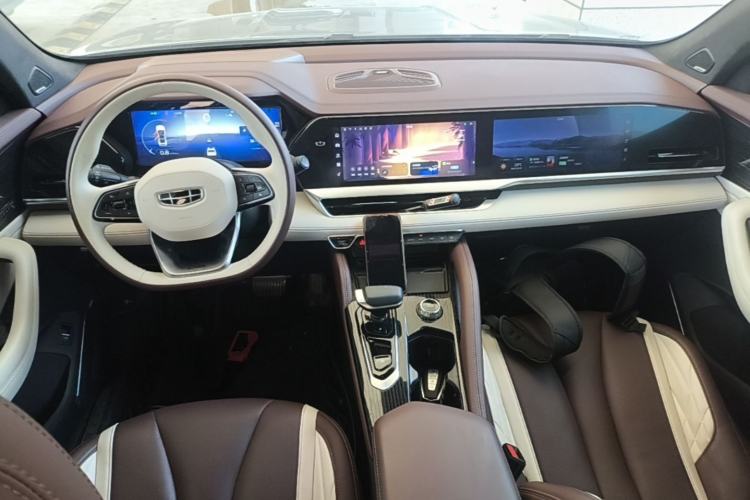 Used Geely Auto Monjaro L 2021 2.0TD DCT EVO Two-Wheel Drive Smart Luxury Version Center Console