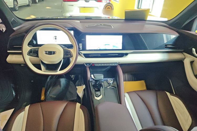 Used Geely Auto Monjaro L 2021 2.0TD DCT EVO Two-Wheel Drive Prestige Version Center Console