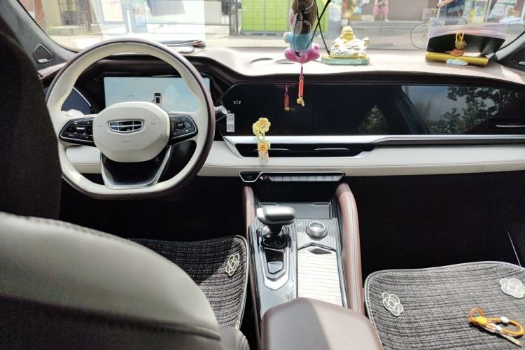 Used Geely Auto Monjaro L 2021 2.0TD DCT EVO Two-Wheel Drive Prestige Version Center Console