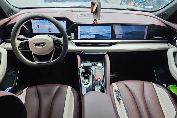 Used Geely Auto Monjaro L 2021 2.0TD DCT EVO Two-Wheel Drive Prestige Version Center Console