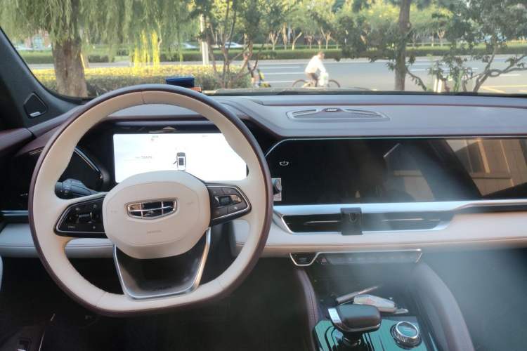 Used Geely Auto Monjaro L 2021 2.0TD High-Power Automatic All-Wheel Drive Luxury Version Center Console