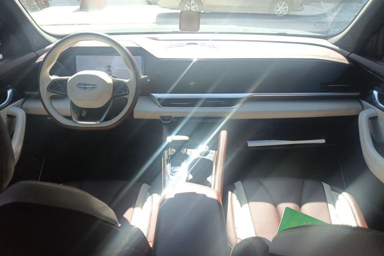Used Geely Auto Monjaro L 2021 2.0TD DCT EVO Two-Wheel Drive Prestige Version Center Console