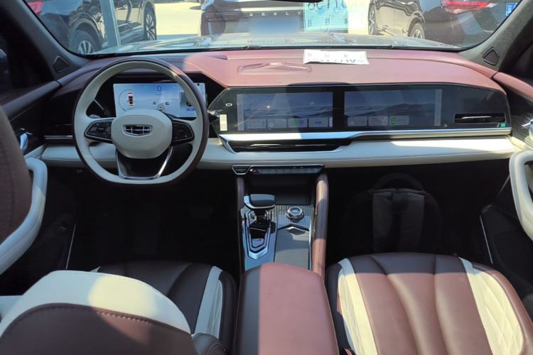 Used Geely Auto Monjaro L 2021 2.0TD DCT EVO Two-Wheel Drive Prestige Version Center Console