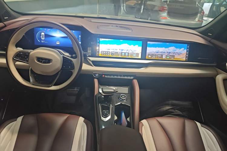 Used Geely Auto Monjaro L 2021 2.0TD High-Power Automatic All-Wheel-Drive Flagship Version Center Console
