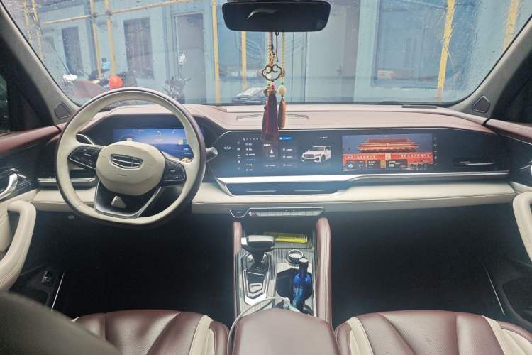 Used Geely Auto Monjaro L 2021 2.0TD DCT EVO Two-Wheel Drive Prestige Version Center Console