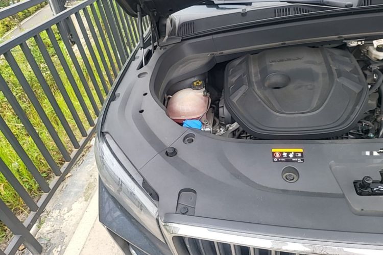 Used Geely Auto Monjaro L 2021 2.0TD DCT EVO Two-Wheel Drive Prestige Version Engine Bay Right