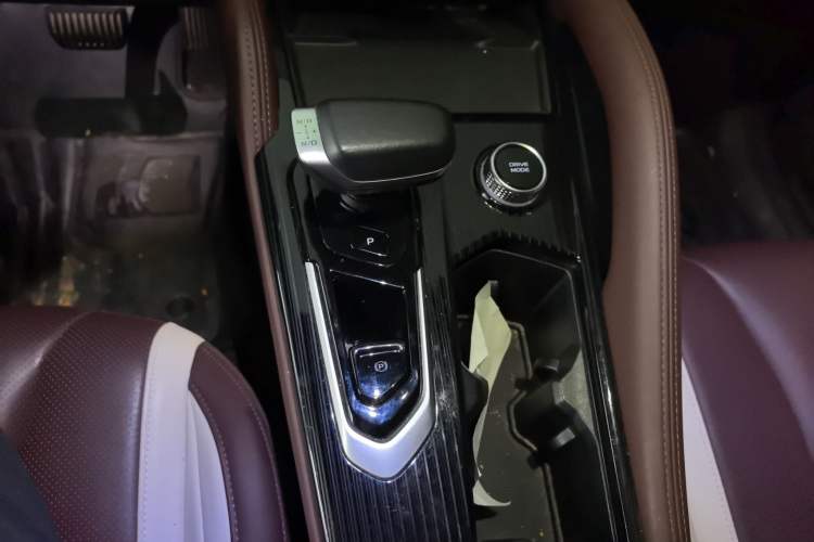 Used Geely Auto Monjaro L 2021 2.0TD DCT EVO Two-Wheel Drive Smart Luxury Version Gear Lever