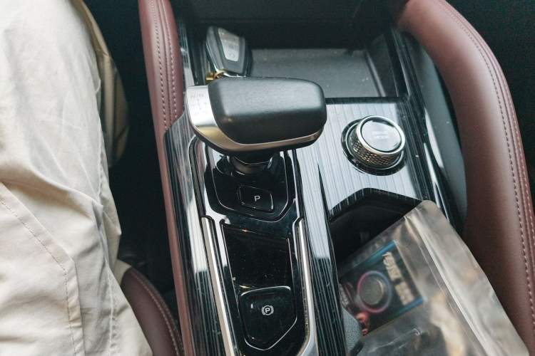 Used Geely Auto Monjaro L 2021 2.0TD DCT EVO Two-Wheel Drive Prestige Version Gear Lever