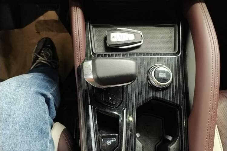 Used Geely Auto Monjaro L 2021 2.0TD DCT EVO Two-Wheel Drive Smart Luxury Version Gear Lever
