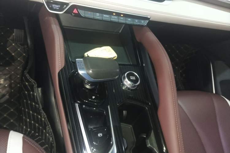 Used Geely Auto Monjaro L 2021 2.0TD DCT EVO Two-Wheel Drive Prestige Version Gear Lever