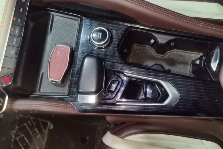 Used Geely Auto Monjaro L 2021 2.0TD DCT EVO Two-Wheel Drive Smart Luxury Version Gear Lever
