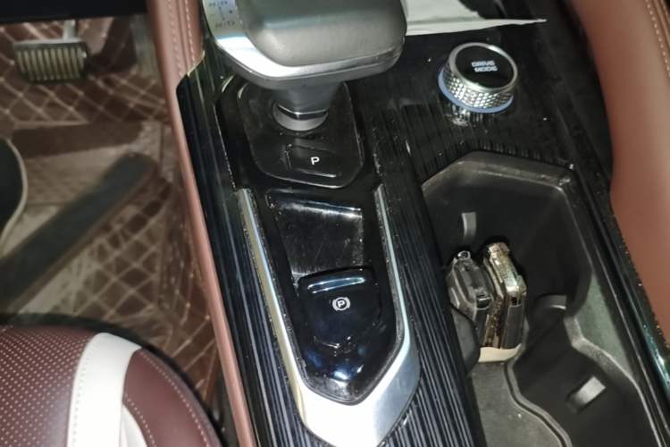 Used Geely Auto Monjaro L 2021 2.0TD DCT EVO Two-Wheel Drive Prestige Version Gear Lever