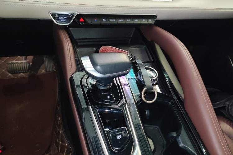 Used Geely Auto Monjaro L 2021 2.0TD DCT EVO Two-Wheel Drive Smart Luxury Version Gear Lever