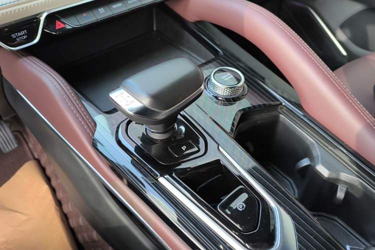 Used Geely Auto Monjaro L 2021 2.0TD DCT EVO Two-Wheel Drive Prestige Version Gear Lever