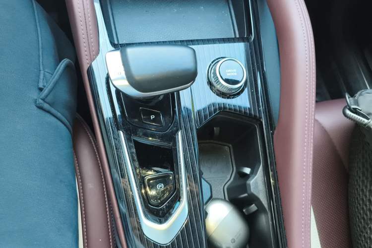 Used Geely Auto Monjaro L 2021 2.0TD DCT EVO Two-Wheel Drive Prestige Version Gear Lever
