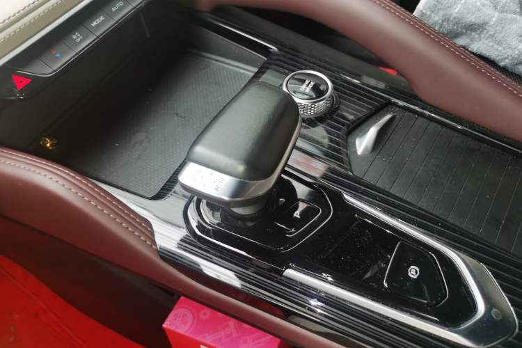 Used Geely Auto Monjaro L 2021 2.0TD DCT EVO Two-Wheel Drive Prestige Version Gear Lever