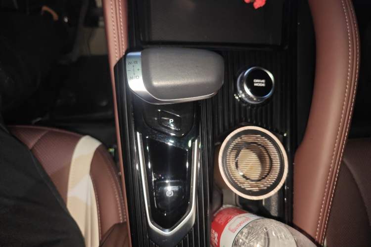 Used Geely Auto Monjaro L 2021 2.0TD DCT EVO Two-Wheel Drive Prestige Version Gear Lever