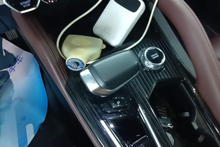 Used Geely Auto Monjaro L 2021 2.0TD DCT EVO Two-Wheel Drive Prestige Version Gear Lever