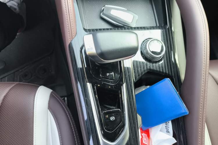 Used Geely Auto Monjaro L 2021 2.0TD DCT EVO Two-Wheel Drive Prestige Version Gear Lever
