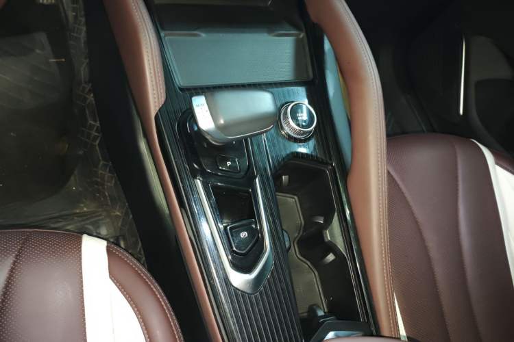 Used Geely Auto Monjaro L 2021 2.0TD DCT EVO Two-Wheel Drive Smart Luxury Version Gear Lever