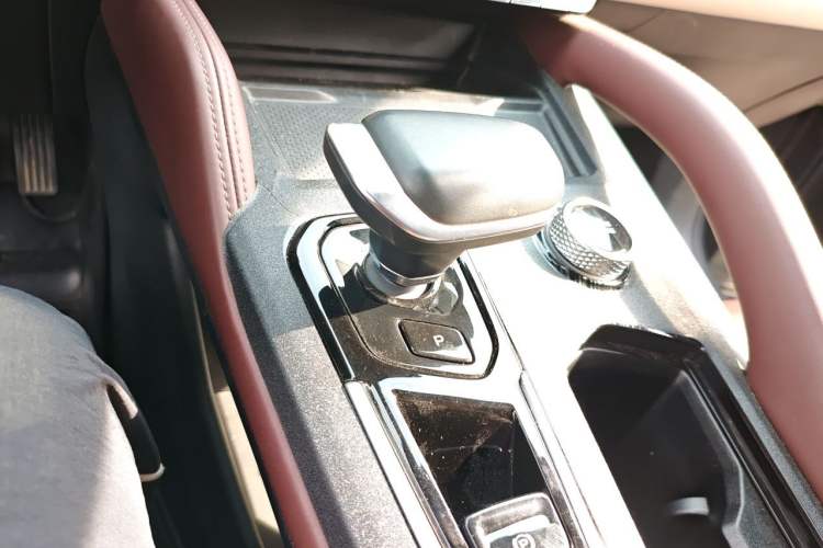 Used Geely Auto Monjaro L 2021 2.0TD DCT EVO Two-Wheel Drive Smart Luxury Version Gear Lever