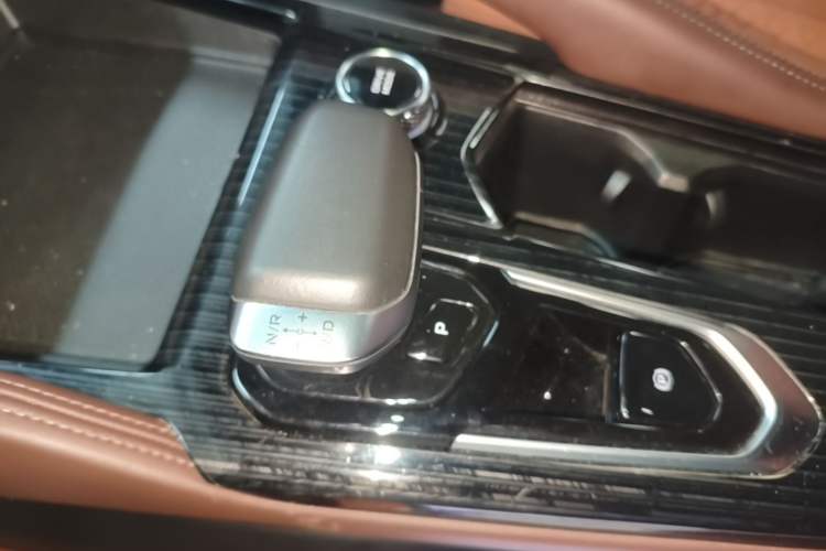 Used Geely Auto Monjaro L 2021 2.0TD DCT EVO Two-Wheel Drive Prestige Version Gear Lever