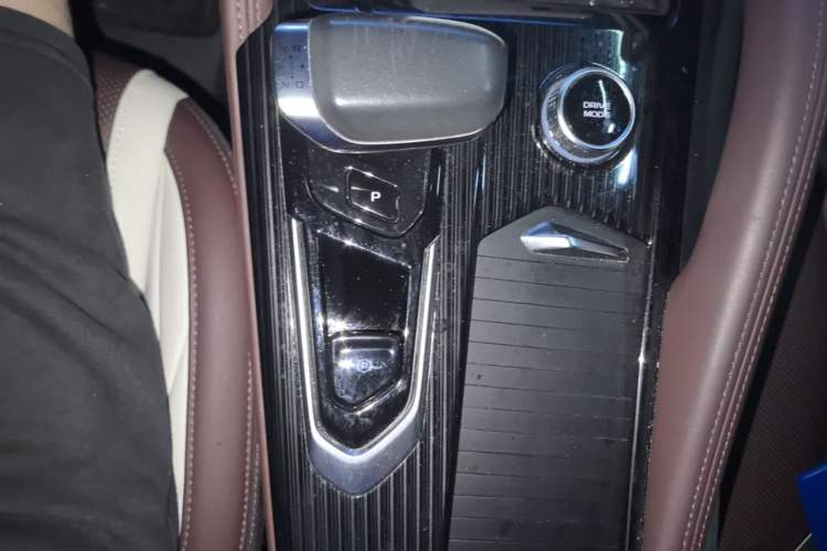 Used Geely Auto Monjaro L 2021 2.0TD DCT EVO Two-Wheel Drive Smart Luxury Version Gear Lever