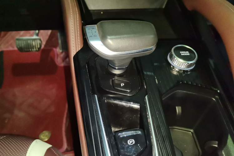 Used Geely Auto Monjaro L 2021 2.0TD DCT EVO Two-Wheel Drive Prestige Version Gear Lever